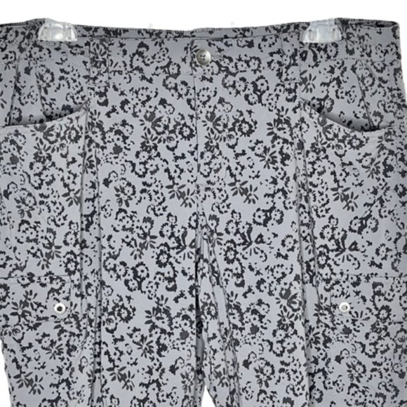 Eddie Bauer High Rise Travex Cargo Capris - Printed Gray/Black - 14 - Picture 2 of 9